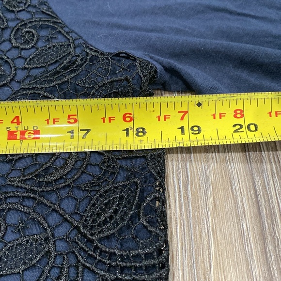 ANN TAYLOR Navy Blue 3/4 Sleeve Top w Black Lace Detail MEDIUM - Picture 8 of 11